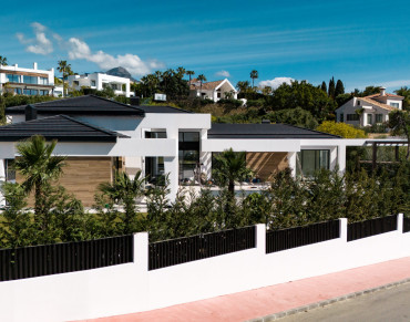 Villa for sale in Nueva Andalucia - NVG-H11