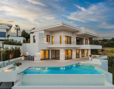 Villa for sale in Estepona East, La Resina Golf, Estepona - HRB-01098P