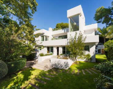 Villa for sale in Nueva Andalucia - HRB-00772P