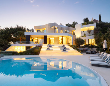 Villa for sale in El Herrojo, Benahavis - HRB-00704P