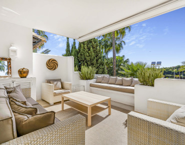 House for sale in Marbella Golden Mile, Marina Puente Romano, Marbella - PANR-14907