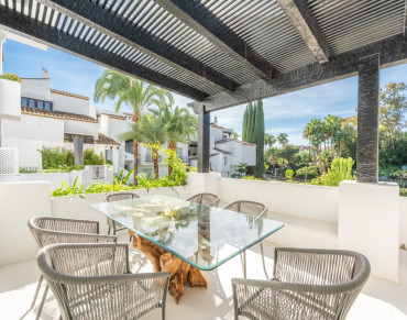 Apartment for sale in Marbella Golden Mile, Marina Puente Romano, Marbella - PANR-14495