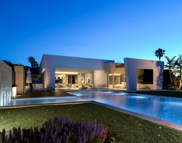Villa for sale in Marbella Golden Mile, Rocio de Nagüeles, Marbella - R112-10451
