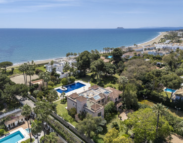 Villa for sale in Estepona East, Paraiso Barronal, Estepona - R112-09283