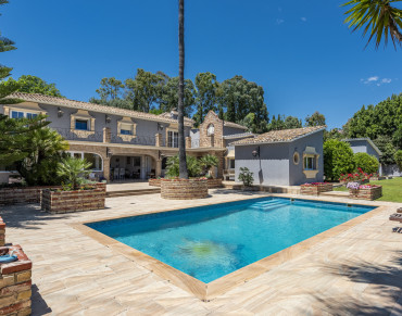 Villa for sale in Fuente del Espanto, Benahavis - R112-10447