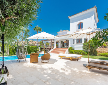 Villa for sale in Nueva Andalucia, Marbella - R112-09814