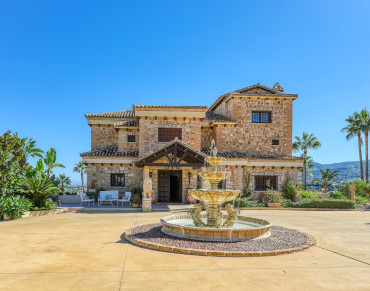 Villa for sale in Alhaurin de la Torre - R112-07682