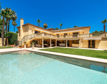 Villa for sale in Nueva Andalucia, Marbella - W-02URYY