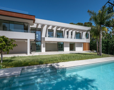 Villa for sale in Marbella East, Los Monteros, Marbella - W-02OW7C