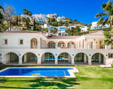 Villa for sale in Los Arqueros, Benahavís - W-02QUAO