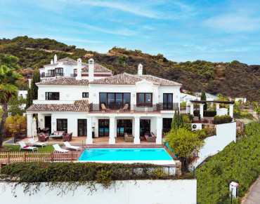 Villa for sale in Benahavis Centro, Benahavis - W-02QL02