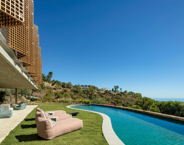 Villa for sale in El Madronal - HRB-01060P