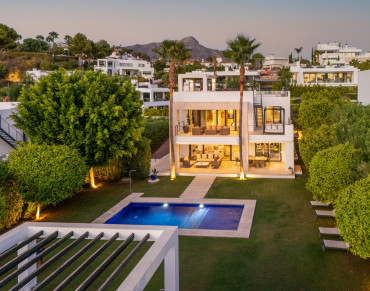 Villa for sale in Nueva Andalucia, Los Olivos, Marbella - SV2445
