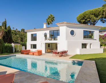 Villa for sale in Nueva Andalucia, Las Brisas, Marbella - DM5353