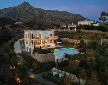Villa for sale in Marbella Hill Club - SV1992