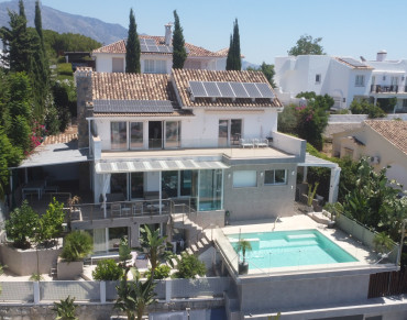 Villa for sale in Nueva Andalucia - LS50142