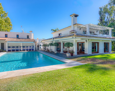 Villa for sale in Estepona East, New Golden Mile, Estepona - 5672MLV