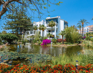 Apartment for sale in Marbella East, Elviria, Marbella - W-02YD5L