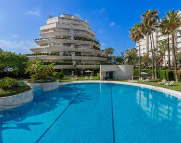 Apartment for sale in Marbella Golden Mile, Beach Side Golden Mile, Marbella - W-046SOA