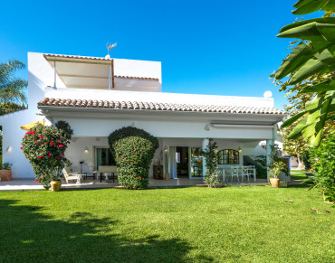 Villa for sale in San Pedro Playa, San Pedro de Alcantara - W-046OYZ