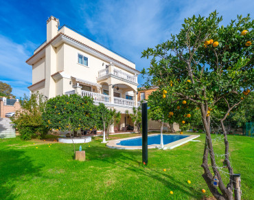 Villa for sale in Marbella East - W-04784P