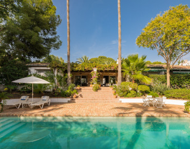 Villa for sale in Benahavis - SV2452