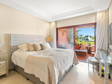 Apartment in Estepona — photo 4