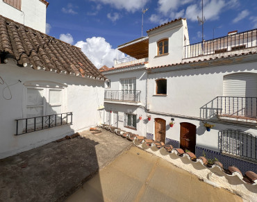 Town House for sale in Estepona Old Town - TMRT11626