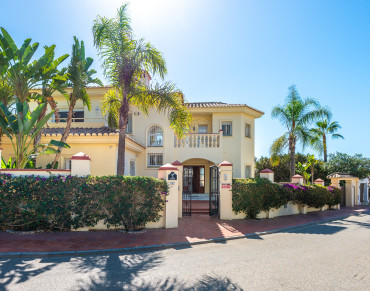 Villa for sale in Marbesa - W-046UFJ