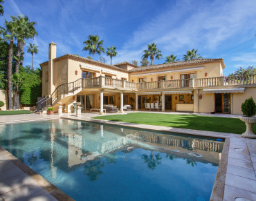 Villa for sale in Nueva Andalucia - NEWV8236