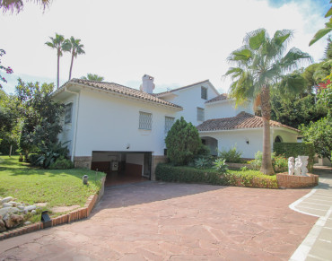 Villa for sale in Marbella East, Los Monteros, Marbella - DE1551