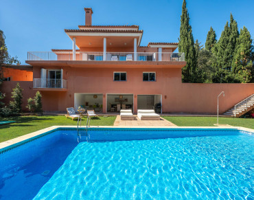 Villa for sale in Sotogrande Costa, Zona B, Sotogrande - LS50153