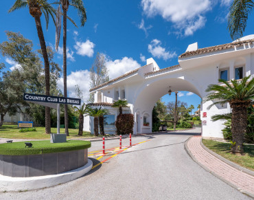 Apartment for sale in Nueva Andalucia, Country Club Las Brisas, Marbella - LS50131
