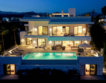 Villa for sale in Estepona East, La Resina Golf, Estepona - LS50167