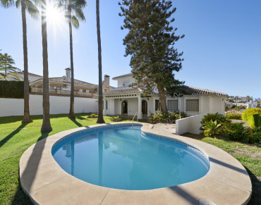 Villa for sale in Cerros del Aguila, Mijas Costa - ST6175