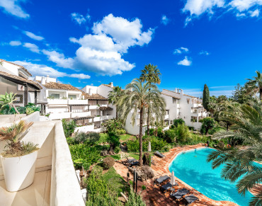 Apartment for sale in Marbella Golden Mile, Puente Romano II, Marbella - CSR01490