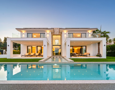Villa for sale in La Quinta, Benahavís - SV2430