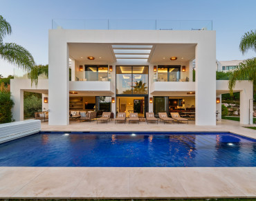 Villa for sale in Nueva Andalucia, Los Olivos, Marbella - SV2384