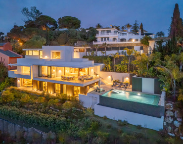 Villa for sale in Marbella East, El Rosario, Marbella - SV2337