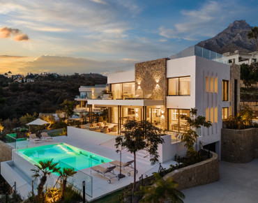 Villa for sale in Marbella Golden Mile, Marbella Hill Club, Marbella - SV1613