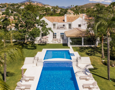 Villa for sale in Nueva Andalucia, La Cerquilla, Marbella - SV2440