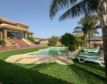 Villa for sale in Loja - 428-03155P