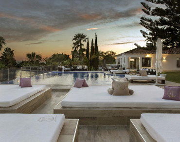 Villa for sale in Marbella East, Elviria, Marbella - 428-00704P