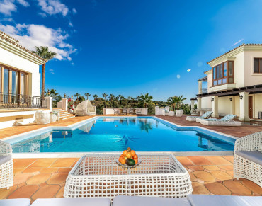 Villa for sale in Estepona East, El Paraiso, Estepona - 428-00741P