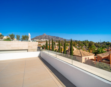 Penthouse for sale in Marbella Golden Mile - PANR-15993