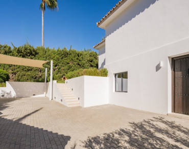 Villa for sale in Nueva Andalucia - DM5353