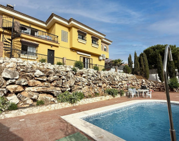 Villa for sale in Alhaurin de la Torre - V5144791