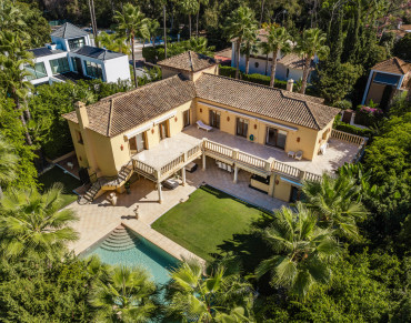 Villa for sale in Nueva Andalucia - HRB-01266P