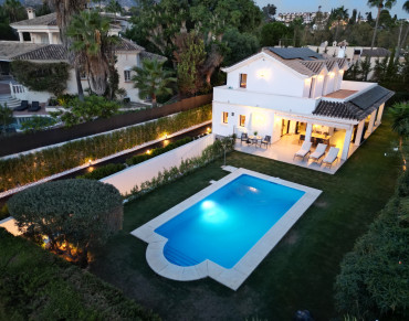 Villa for sale in Nueva Andalucia, Supermanzana H, Marbella - 361-09838P