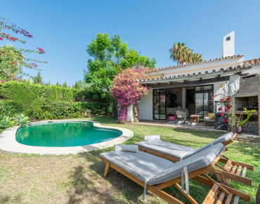 Villa for sale in Estepona East, Atalaya, Estepona - 361-08767P